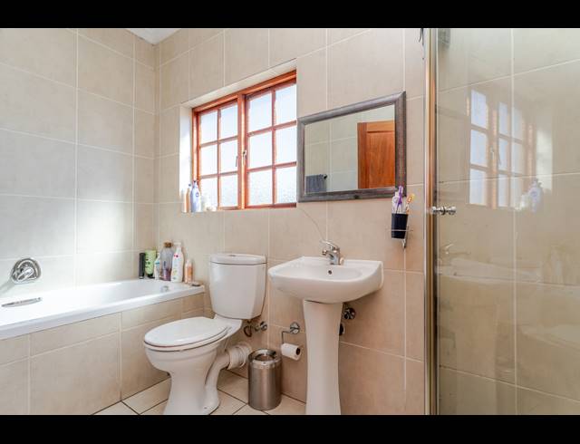 4 BEDROOM HOUSE FOR SALE IN SUMMERSET